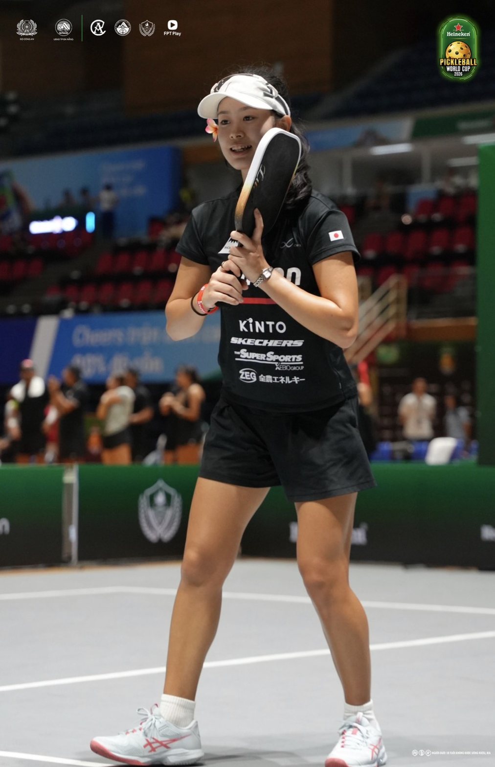 TEAM JAPAN（佐脇京所属）― パドルを手にコートで笑顔｜Heineken Pickleball World Cup 2026