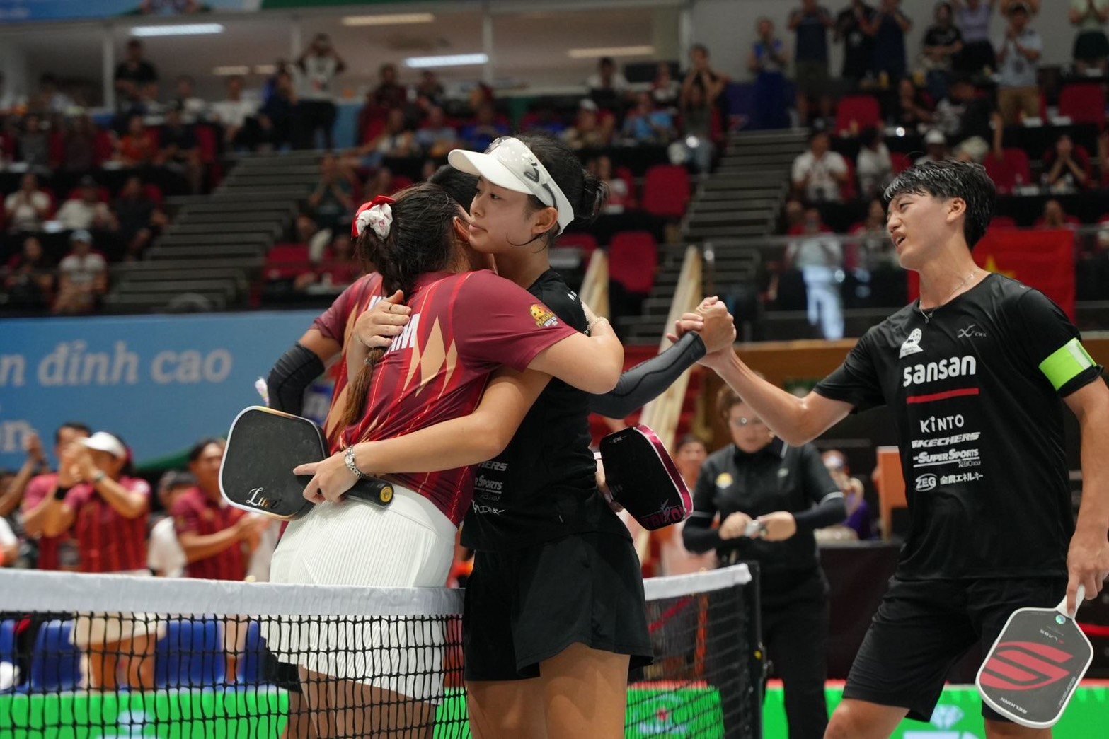 TEAM JAPAN（佐脇京所属）― 試合後、ネット越しに健闘を称え合う｜Heineken Pickleball World Cup 2026