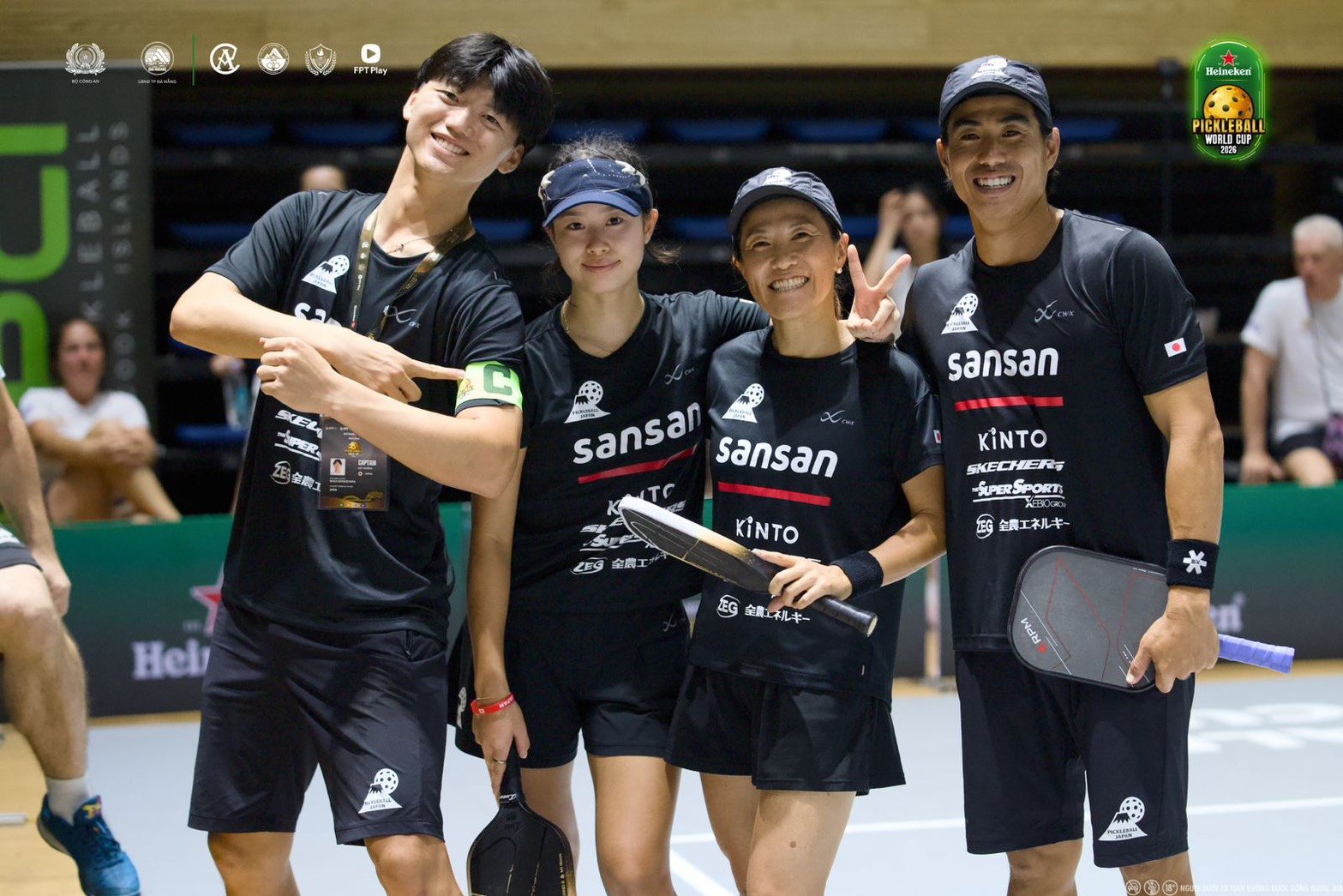 TEAM JAPAN（佐脇京所属）― TEAM JAPANのメンバーと記念撮影｜Heineken Pickleball World Cup 2026