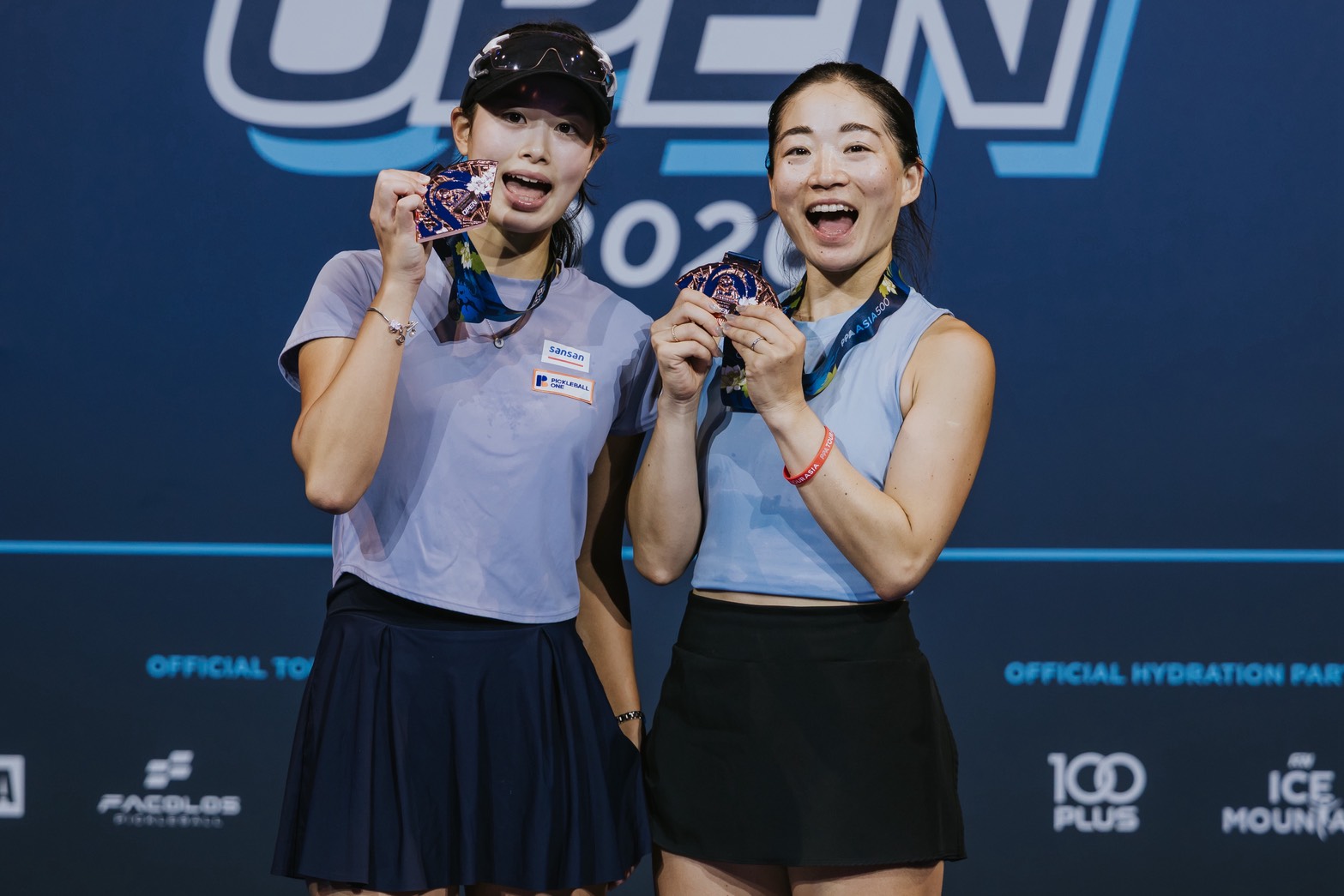 佐脇京（Kei Sawaki）・吉冨愛子 ― 女子ダブルス銅メダル表彰式｜PPA ASIA 500 Leapmotor Singapore Open 2026